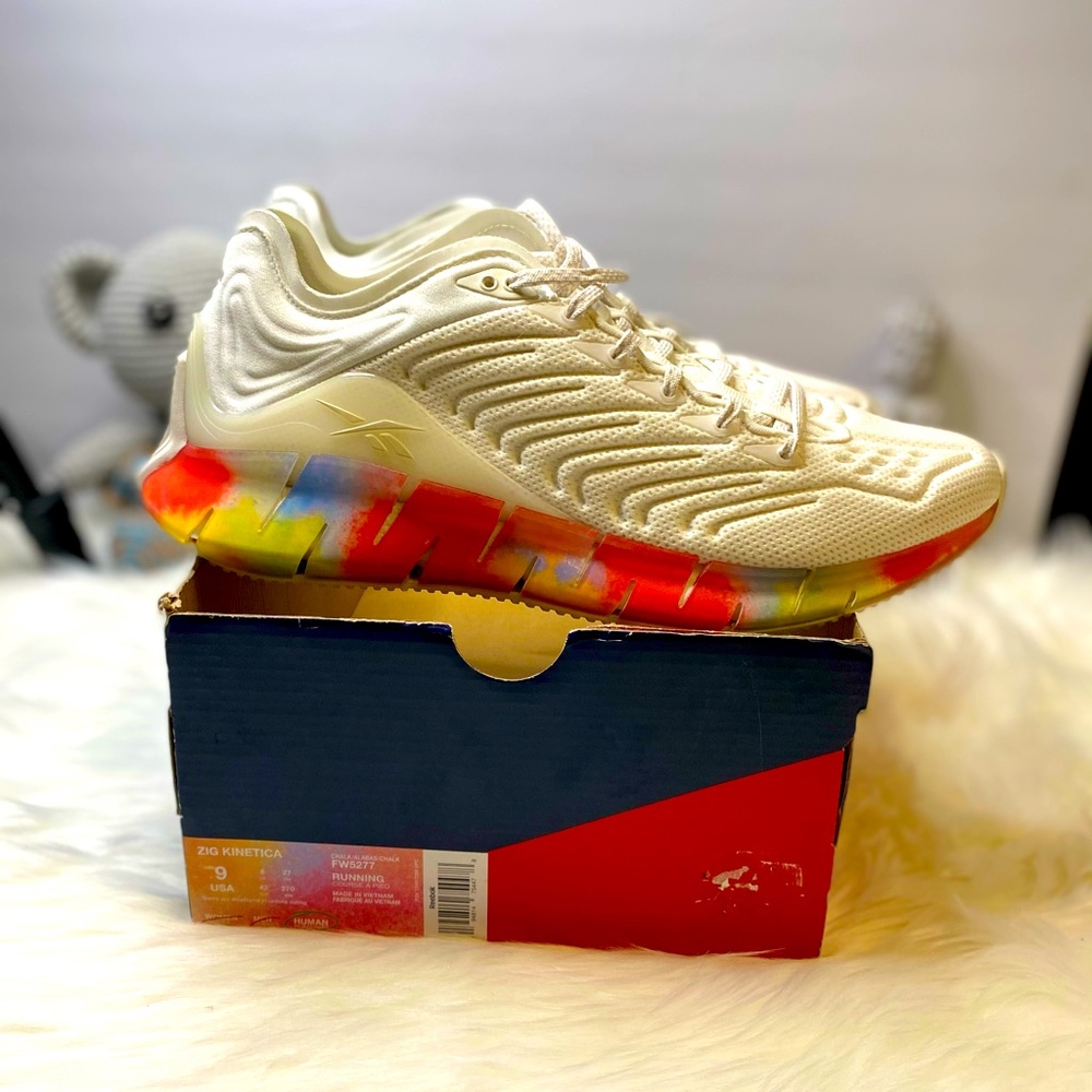 NEW Reebok Zig Kinetica 'Pride Midsole' Shoes sz 9